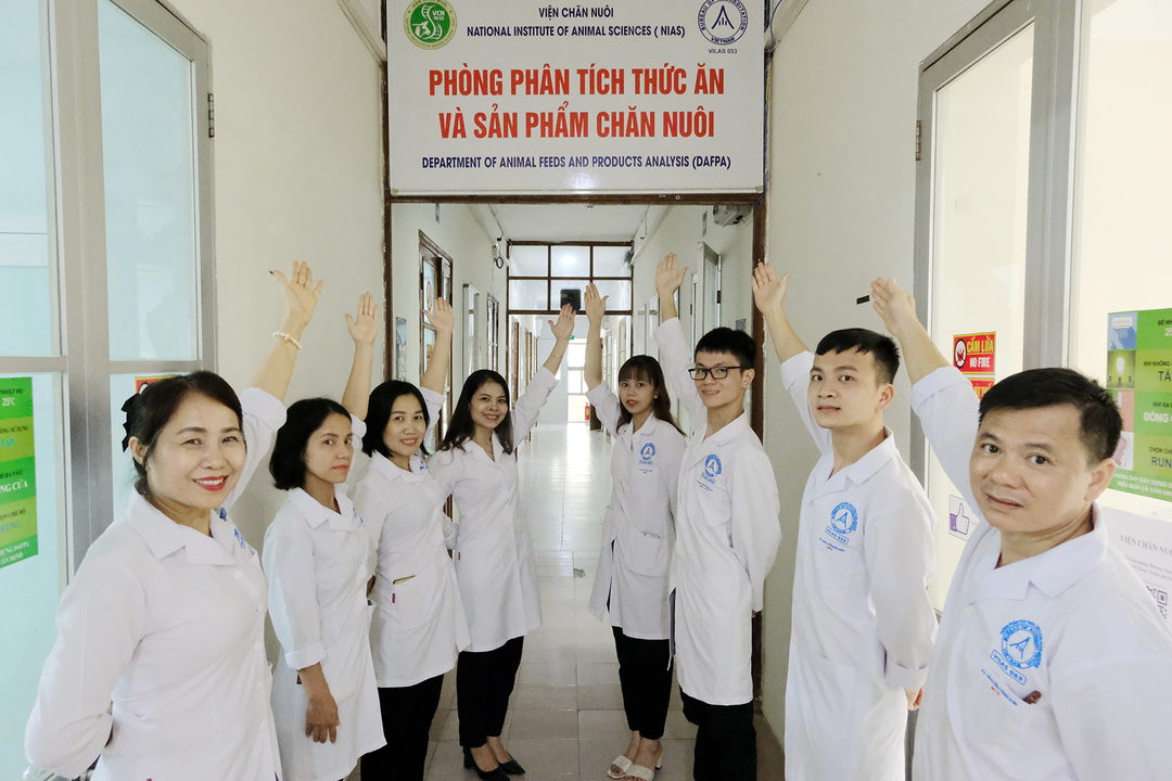 co-che-doanh-nghiep-071155_164.jpg Viện Chăn nuôi hiện có 3 phòng nghiệp vụ, 5 bộ môn, phòng nghiên cứu, 10 trung tâm và 1 phòng thí nghiệm trọng điểm. Ảnh: Bảo Thắng.