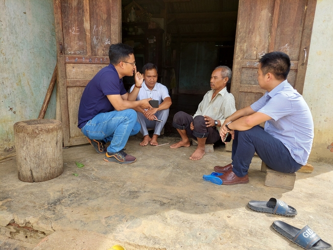 z4339406400521_fe67ea14acbff06a43741f7ebb5c299d-141309_142.jpg Người dân bức xúc vì chưa được đền bù. Ảnh: Tuấn Anh.