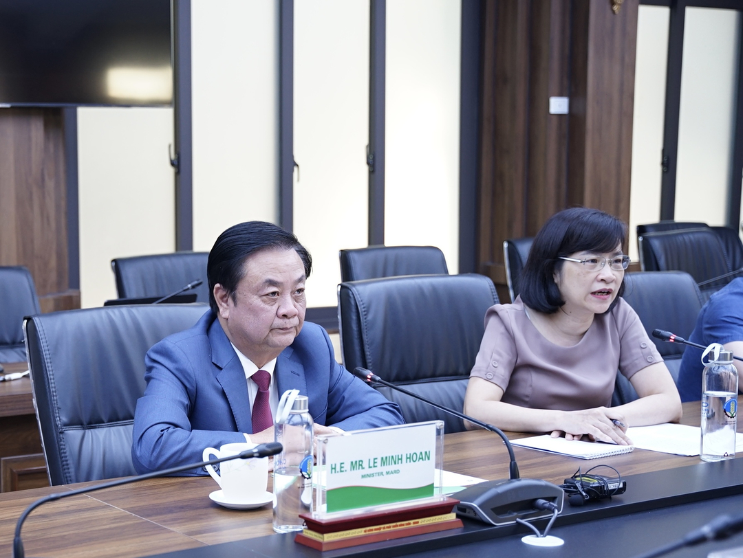 On May 18, Minister of Agriculture and Rural Development Le Minh Hoan had a meeting with Director General of the World Trade Organization (WTO) Ngozi Okonjo-Iweal. Photo: Linh Linh.