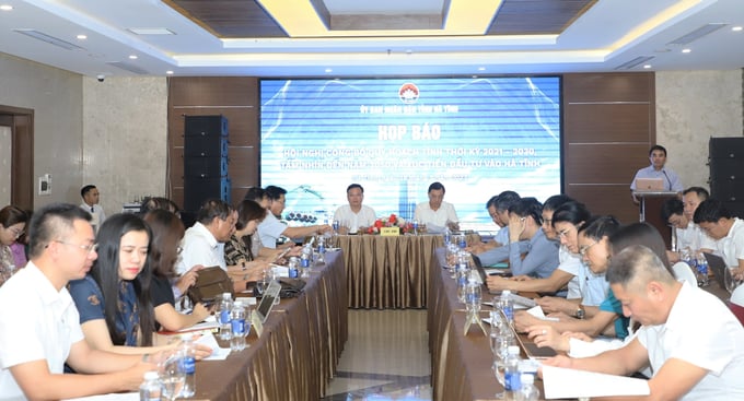 duong-lon-da-mo-101658_487.jpg Họp báo thông tin về công tác chuẩn bị cho Hội nghị công bố quy hoạch tỉnh thời kỳ 2021 - 2030, tầm nhìn đến 2050 và xúc tiến đầu tư vào Hà Tĩnh, diễn ra sáng nay (19/5). Ảnh: Thanh Nga.