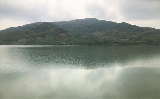 3-211020_278.jpg Ngành chức năng Bình Định kiểm soát lượng nước từng ngày để kịp thời ứng phó nếu xảy ra hạn hán. Ảnh: Vũ Đình Thung.