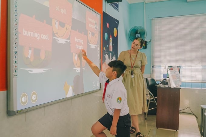 Tiết học thực tế của các em học sinh và thầy cô iSMART.