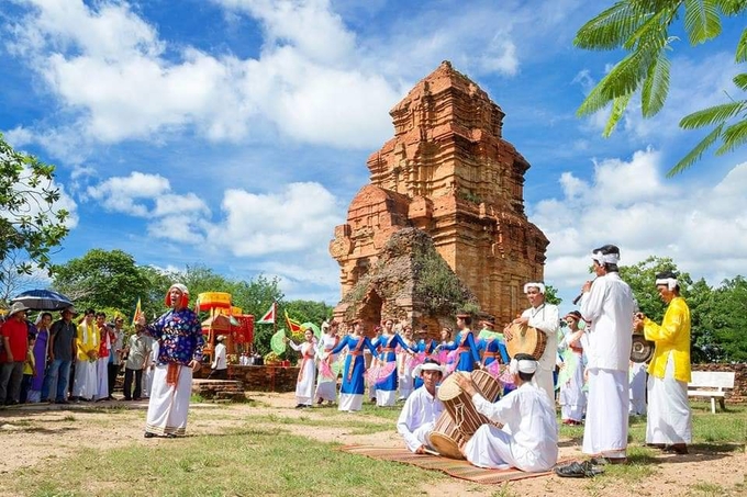 The band performed at Kate festival. Photo: Thanh Long.