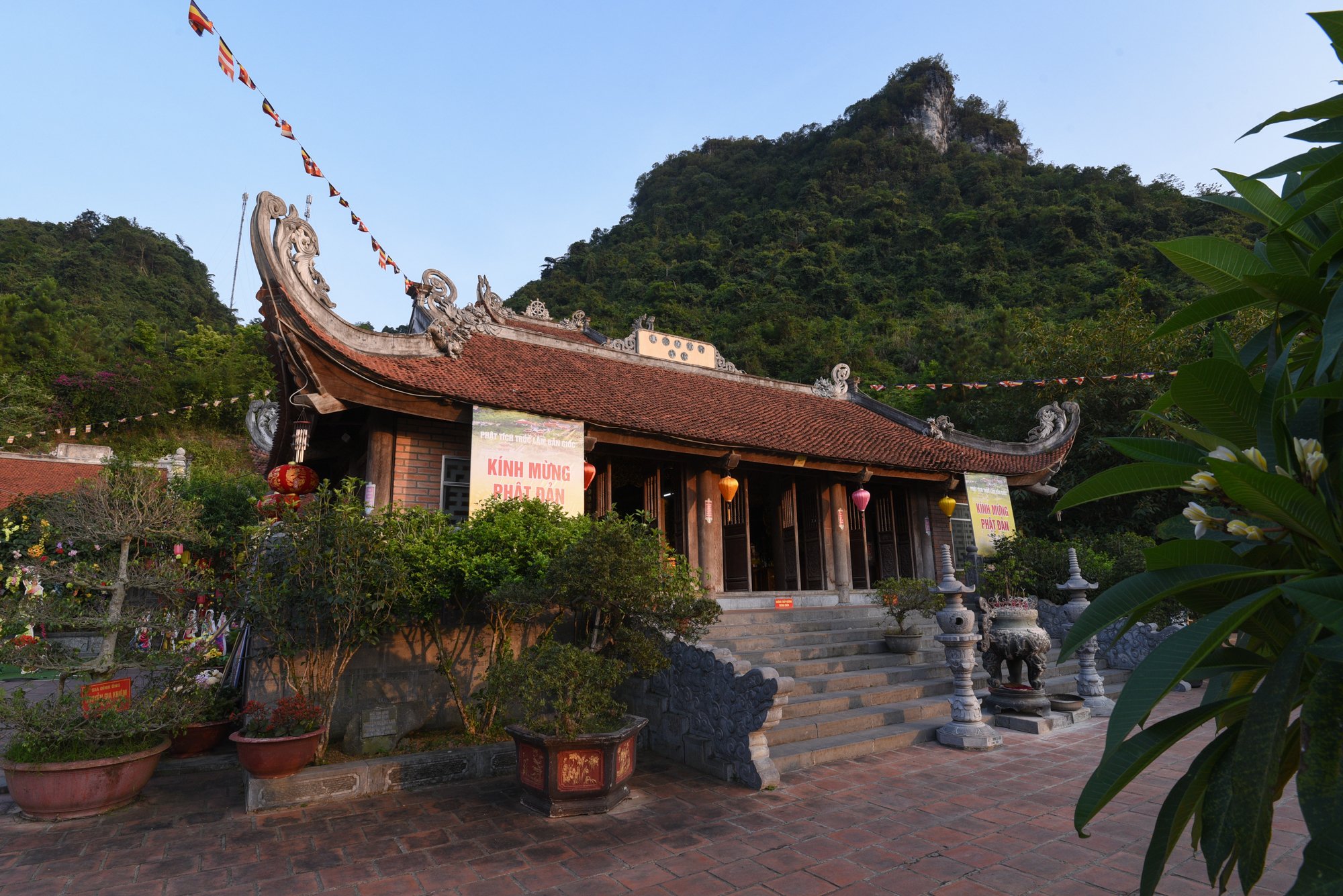 chua-phat-tich-ban-gioc-11-082347_533.jpg