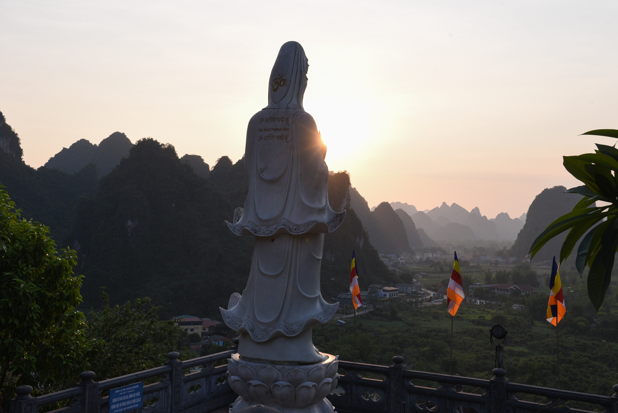 chua-phat-tich-ban-gioc-14-082348_843.jpg