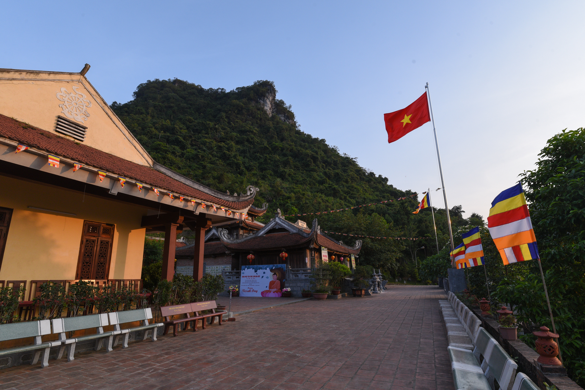 chua-phat-tich-ban-gioc-17-082348_554.jpg