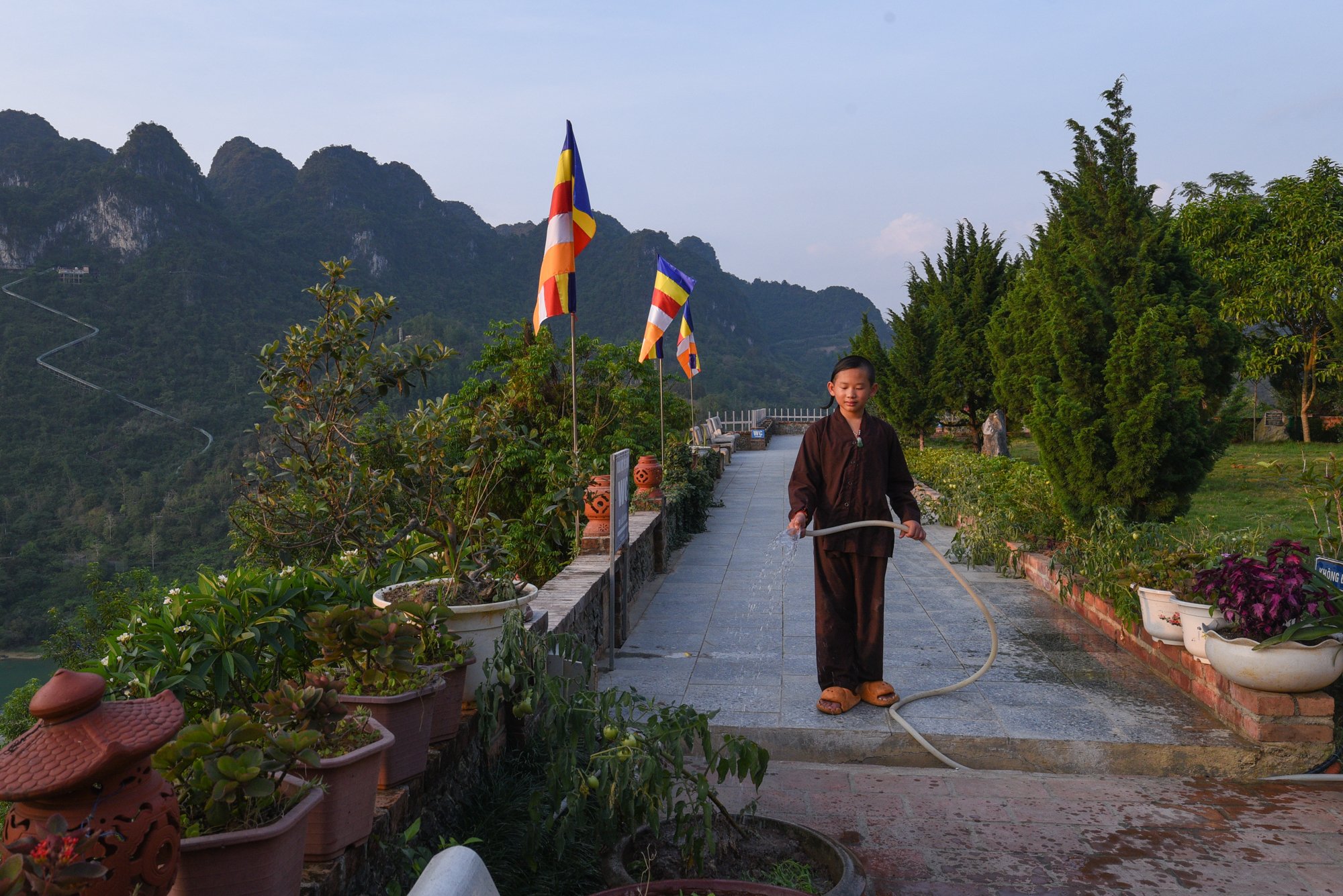 chua-phat-tich-ban-gioc-20-082349_995.jpg