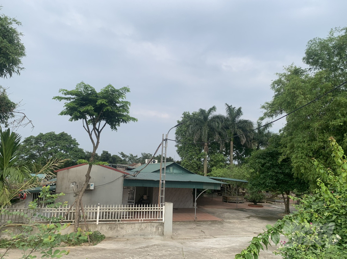 Nhà hàng trên hành lang thoát lũ...