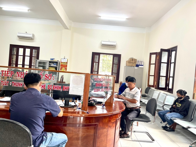 Đã có hơn 3.000 người dân rút bảo hiểm 1 lần. Ảnh: Đăng Lâm.