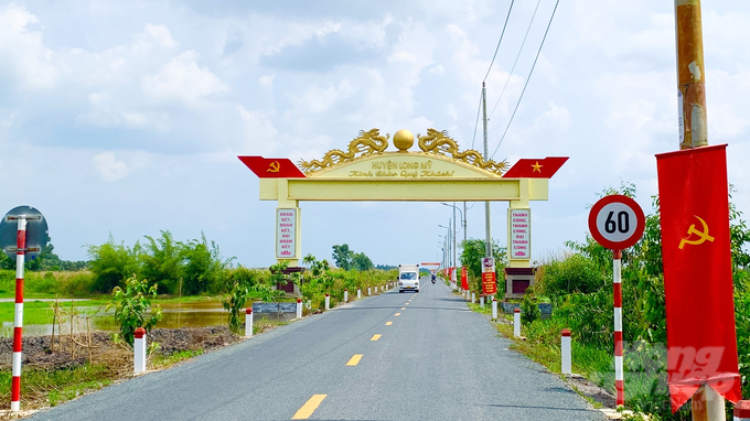 Đến nay huyện đã thành lập mới 45 tổ vệ sinh giữ môi môi trường xanh - sạch - đẹp. Ảnh: Hồ Thảo.