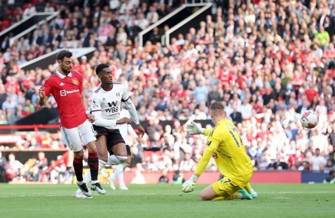 Bruno Fernandes ghi bàn thắng thứ 2 cho Man United. Ảnh: Dailymail.