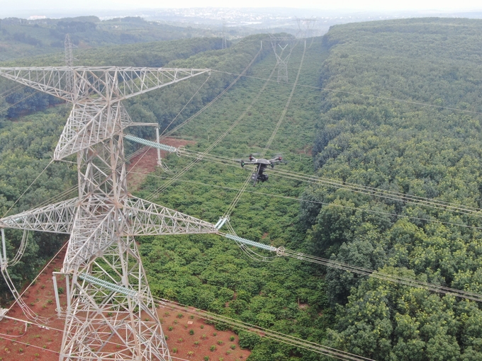 duong-day-500kv-bac-nam-mo-dau-hien-dai-hoa-he-thong-truyen-tai-dien-quoc-gia-071646_953.jpg Ứng dụng KHCN trong quản lý vận hành đường dây truyền tải điện 500kV tại Đắk Lắk. Ảnh: EVN