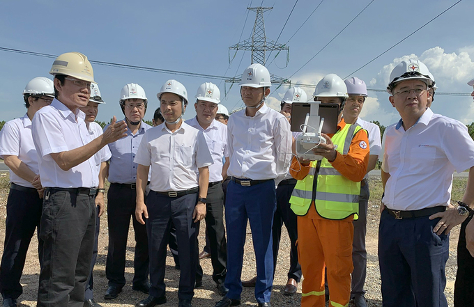 duong-day-500kv-bac-nam-mo-dau-hien-dai-hoa-he-thong-truyen-tai-dien-quoc-gia-071746_668.jpg Lãnh đạo EVN, EVNNPT kiểm tra và nghe báo cáo công tác ứng dụng khoa học công nghệ trong quản lý vận hành lưới điện truyền tải tại Quảng Nam.