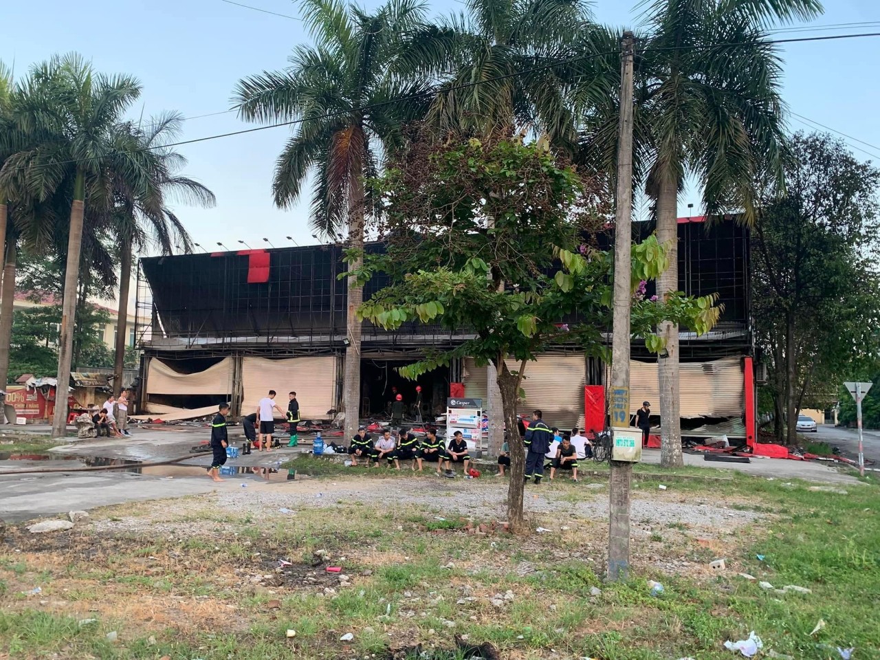 sieu-thi-105118_521.jpg Hiện trường vụ cháy.