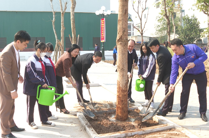 pdttc8-172432_150.jpg Việc trồng cây được gắn với trách nhiệm của từng cơ sở. Ảnh: Tư liệu.