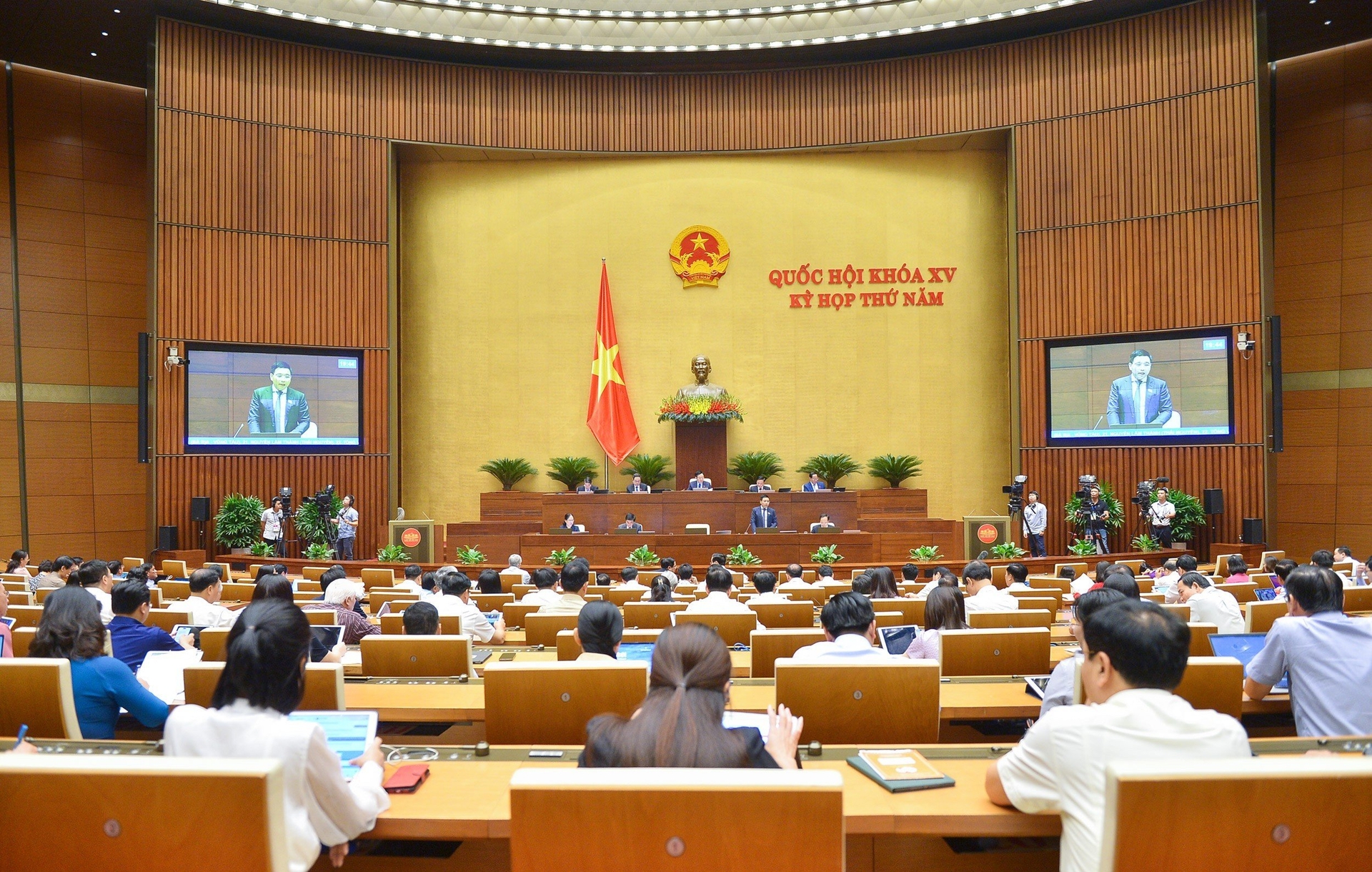 tach-bach-chuc-nang-trong-hoat-dong-dang-kiem-cap-giay-phep-lai-xe-105524_904.jpg Nội dung liên quan đến đăng kiểm và sát hạch, cấp giấy phép lái xe được đông đảo đại biểu quan tâm.