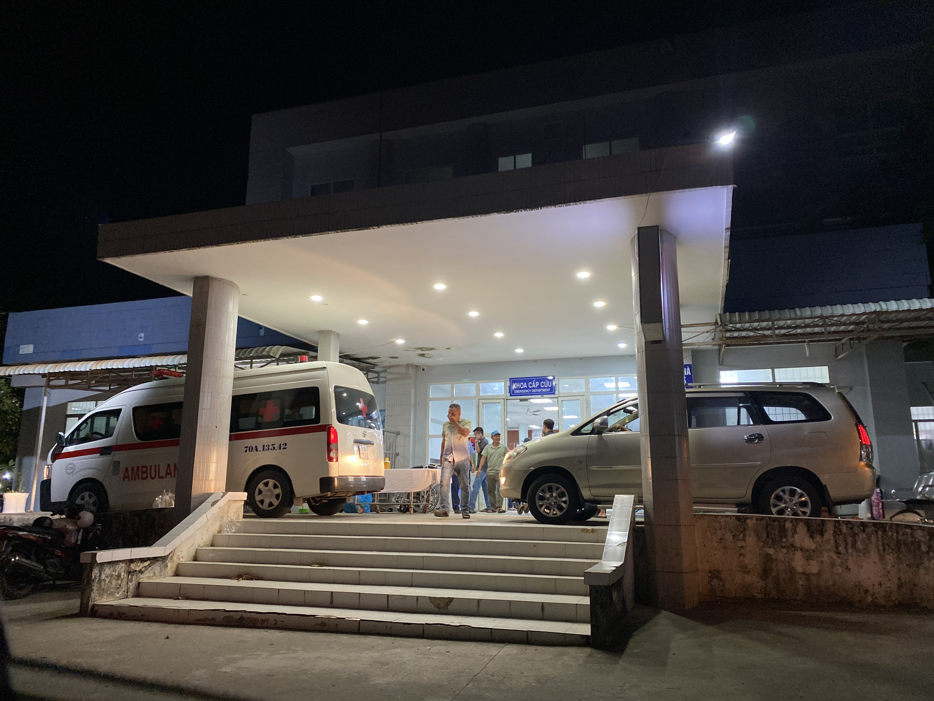 d2871e297e3daf63f62c-075900_533.jpg Trung tâm y tế huyện Tân Biên tiếp nhận các trường hợp ngộ độc do ăn nấm. Ảnh: Vàm cỏ đông.