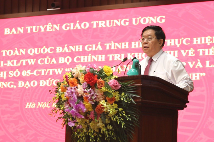 2-142820_218.jpg Bí thư Trung ương Đảng, Trưởng Ban Tuyên giáo Trung ương Nguyễn Trọng Nghĩa phát biểu tại Hội nghị. Ảnh: VGP.