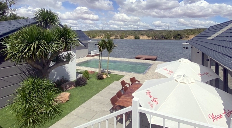 Khách sạn 'Moon Lake Villa - Bàu Trắng'. Ảnh: MK.