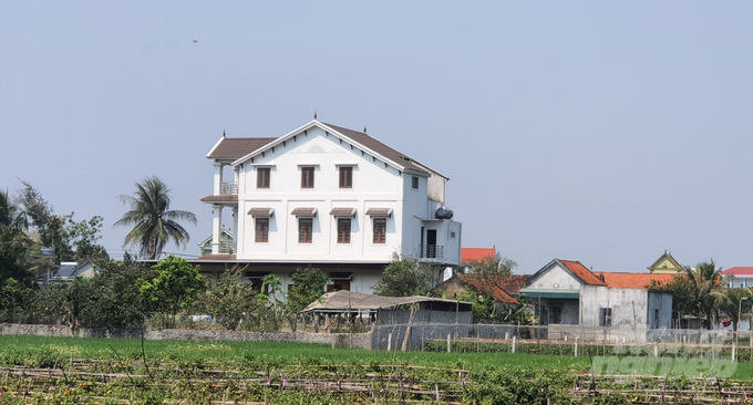 anh-xay-dung-nha-tren-dat-nong-nghiep-1-053906_178.jpg Những công trình mọc lên trái phép mọc lên nhan nhản trên đất Quỳnh Thanh. Ảnh: Võ Thanh Mai.