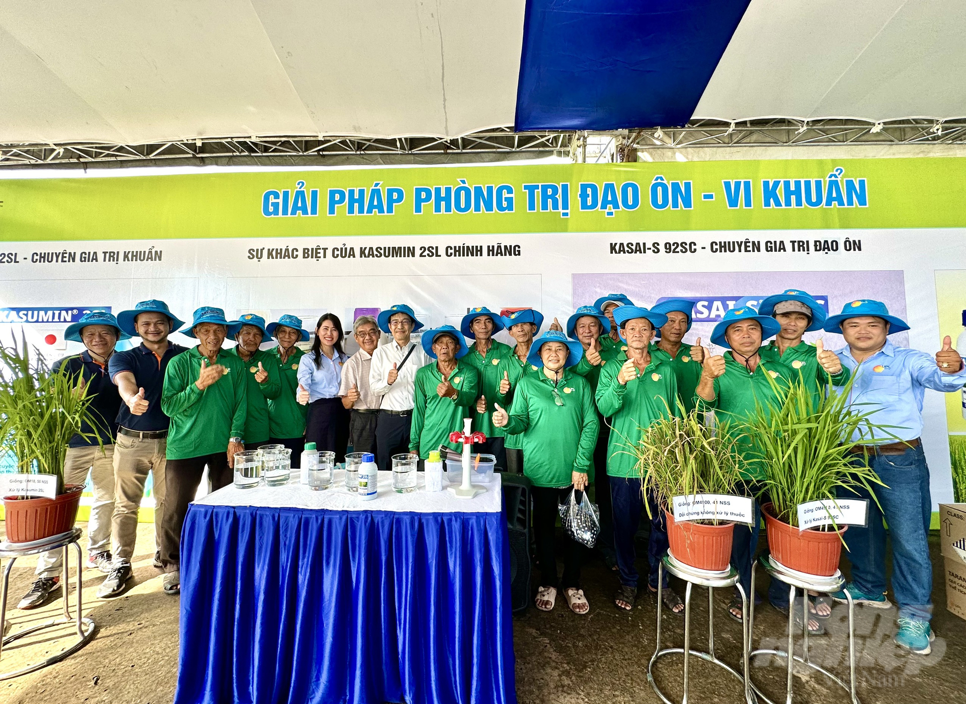 Bà con nông dân thích thú và nắm được các giải pháp phòng trừ dịch bệnh hiệu quả khi tham gia chương trình. Ảnh: UPL Việt Nam.