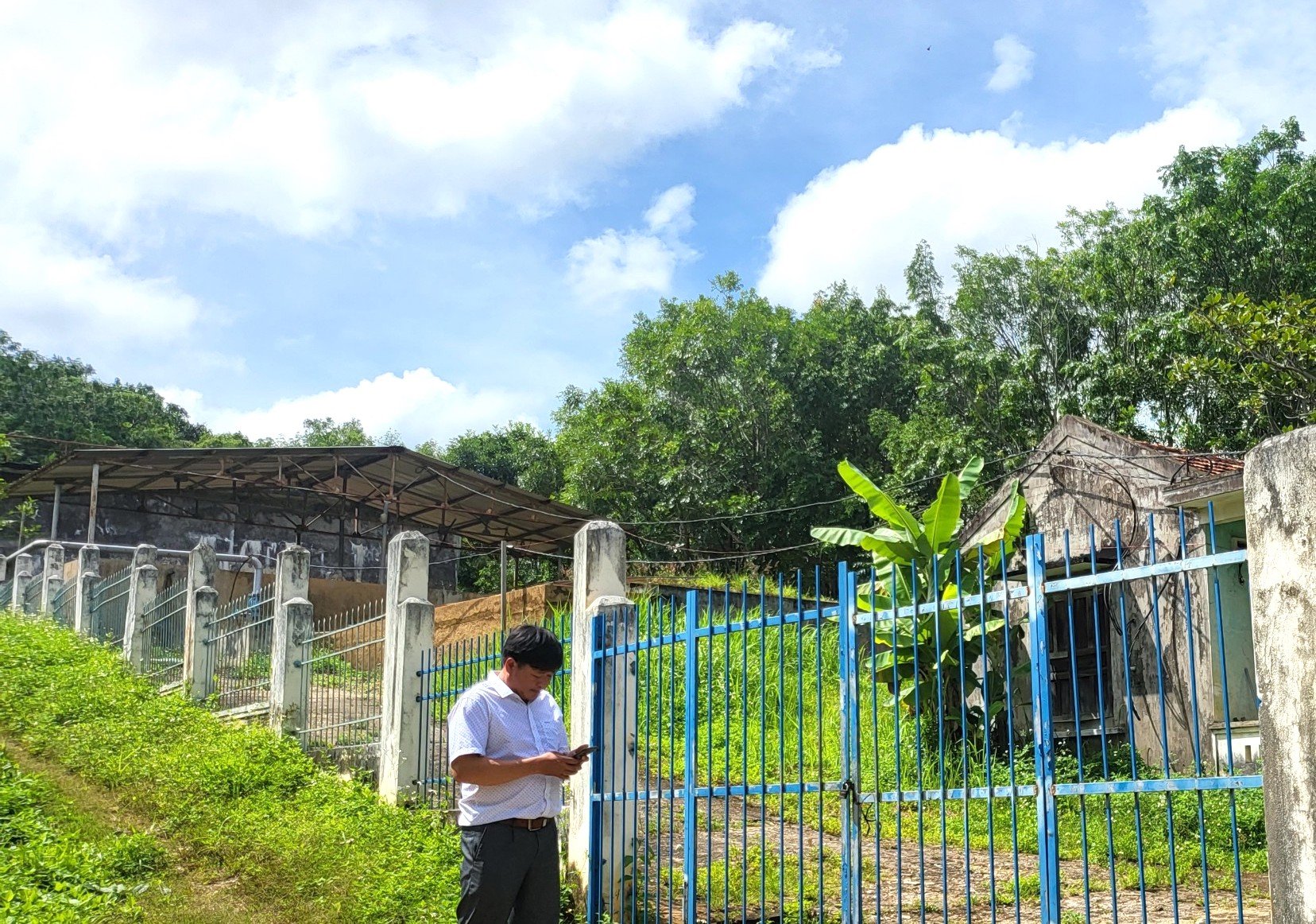 Hệ thống xử lý nước của công trình cấp nước sinh hoạt tự chảy cho người dân thị trấn. Ảnh: Đăng Lâm.