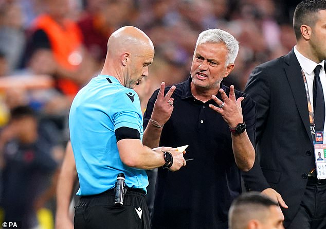 jos-224525_633.jpeg Jose Mourinho nhận án phạt nặng. Ảnh: AS.