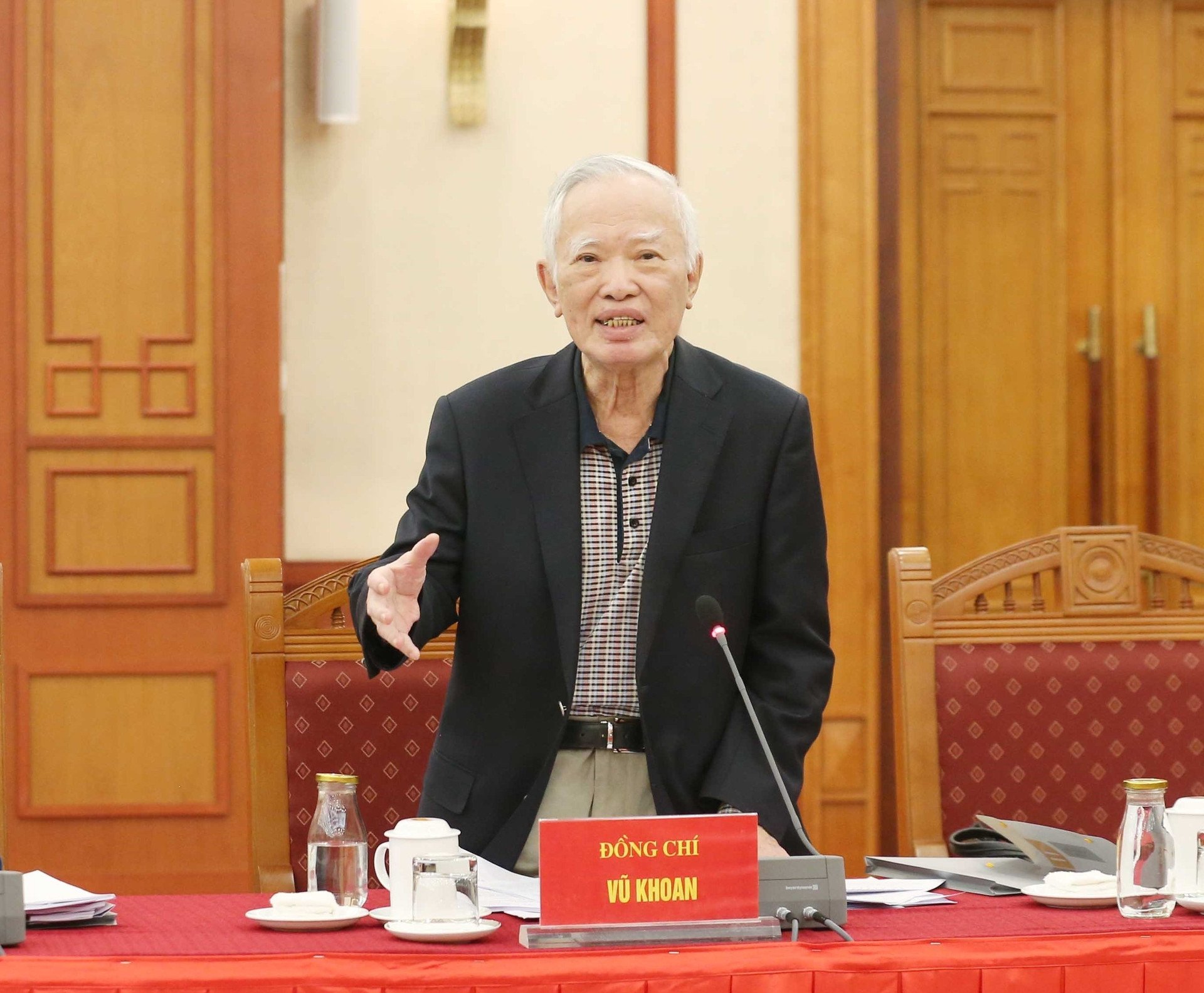 nguyen-pho-thu-tuong-chinh-phu-vu-khoan-tu-tran-143914_715.jpg Nguyên Phó Thủ tướng Chính phủ Vũ Khoan. Ảnh: TTXVN.