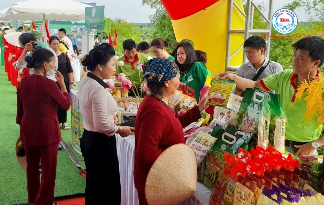 287983203_3134562790137049_8322801063390988276_n-203833_388.jpg Một quầy giới thiệu hàng của Bảo Minh. Ảnh: Tư liệu của Bảo Minh.
