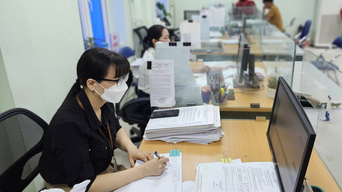 20230629_091421-162035_620.jpg Nhờ hệ thống cơ sở dữ liệu điện tử đã giúp cán bộ Trung tâm hướng dẫn quy trình thủ tục hưởng bảo hiểm thất nghiệp cho người lao động nhanh chóng. Ảnh: Hải Đăng.