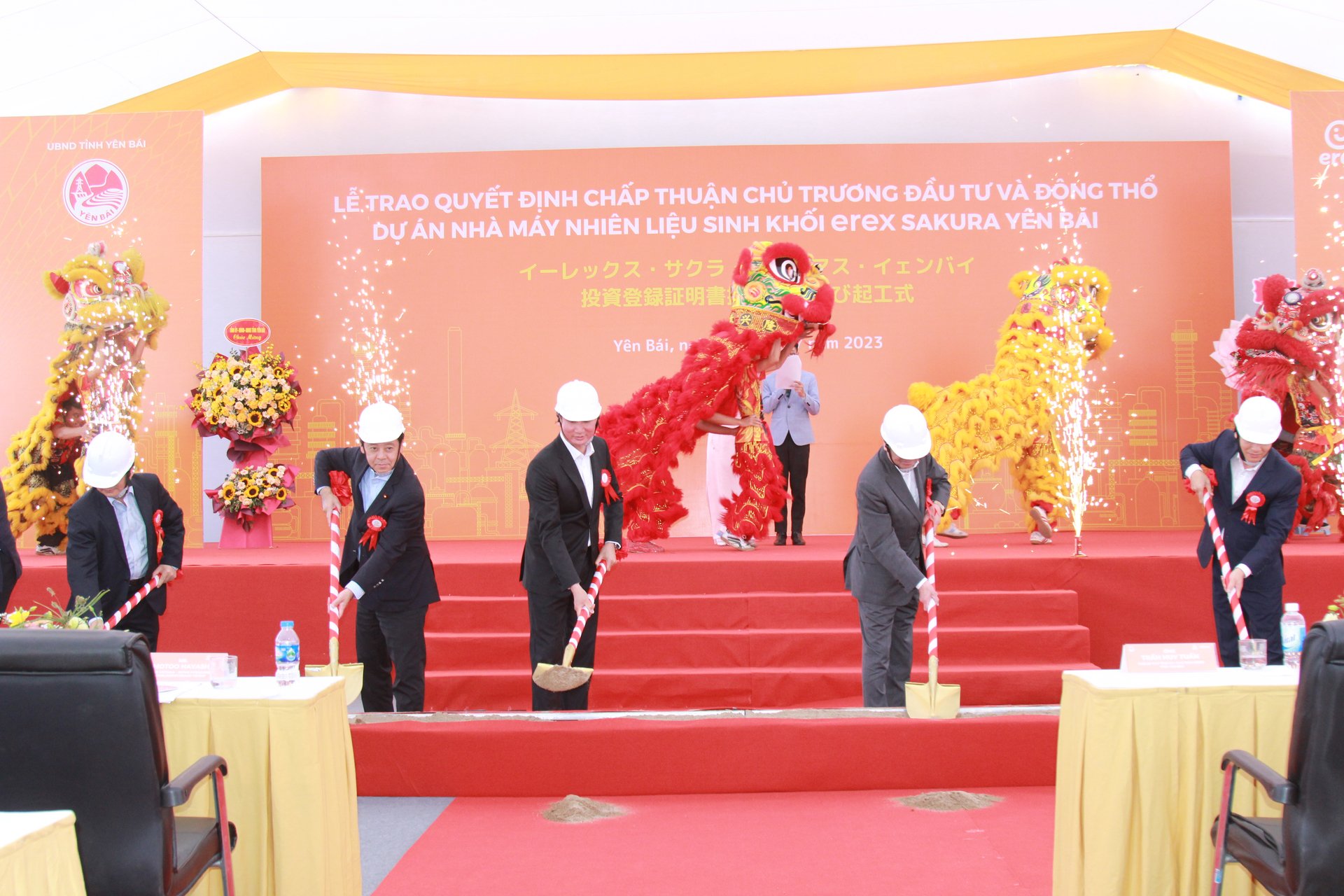 Participants performing the groundbreaking ceremony for the Erex Sakura Yen Bai biomass power plant. Photo: Thanh Tien.