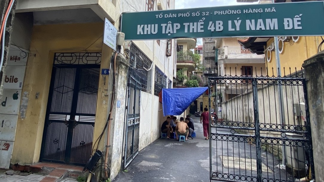 Cổng vào khu tập thể 4B Lý Nam Đế và khu số 6 Lý Nam Đế, quận Hoàn Kiếm, TP. Hà Nội. 