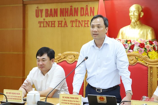 ha-tinh-muon-cham-dut-du-an-mo-sat-thach-khe-cua-tkv-022337_553.jpg Bí thư Tỉnh ủy Hà Tĩnh Hoàng Trung Dũng kết luận buổi làm việc.