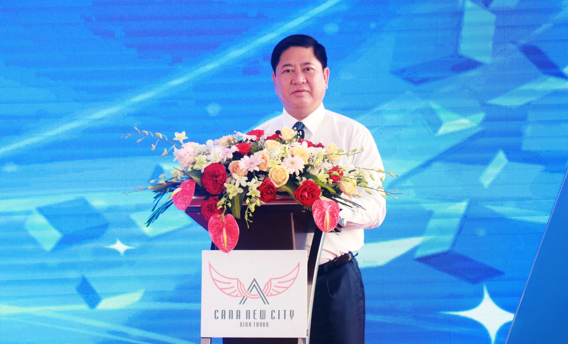 z4499643371149_ce70c07e353fd9c036bf2dc4f924f284-204528_309.jpg Ông Trần Quốc Nam, Chủ tịch UBND tỉnh Ninh Thuận phát biểu tại lễ khởi công. Ảnh: PV.