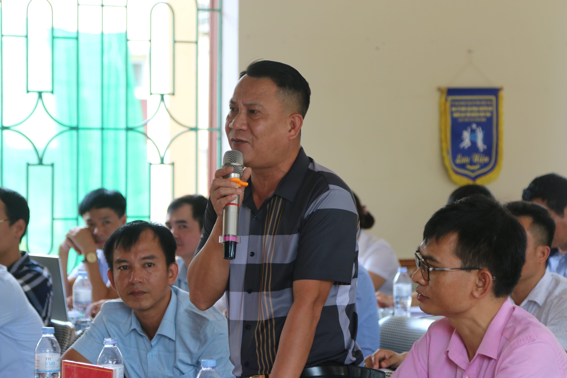 Đại diện các hộ dân trình bày tâm tư nguyện vọng. Ảnh: Đinh Mười.