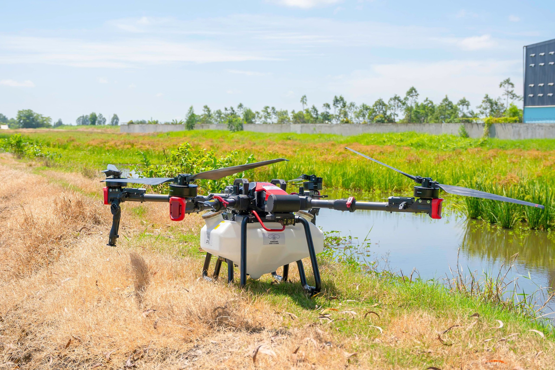 drone-xag-p100-pro-va-kha-nang-phat-trien-nong-nghiep-cong-nghe-cao-234134_606.jpg Drone XAG P100 Pro vừa được giới thiệu tại Đồng Tháp.