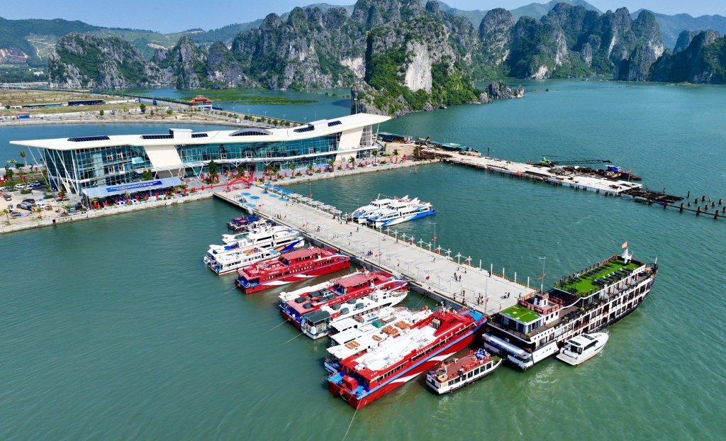 Bến cảng cao cấp Ao Tiên mới được khánh thành, đưa vào khai thác tại Khu kinh tế Vân Đồn.