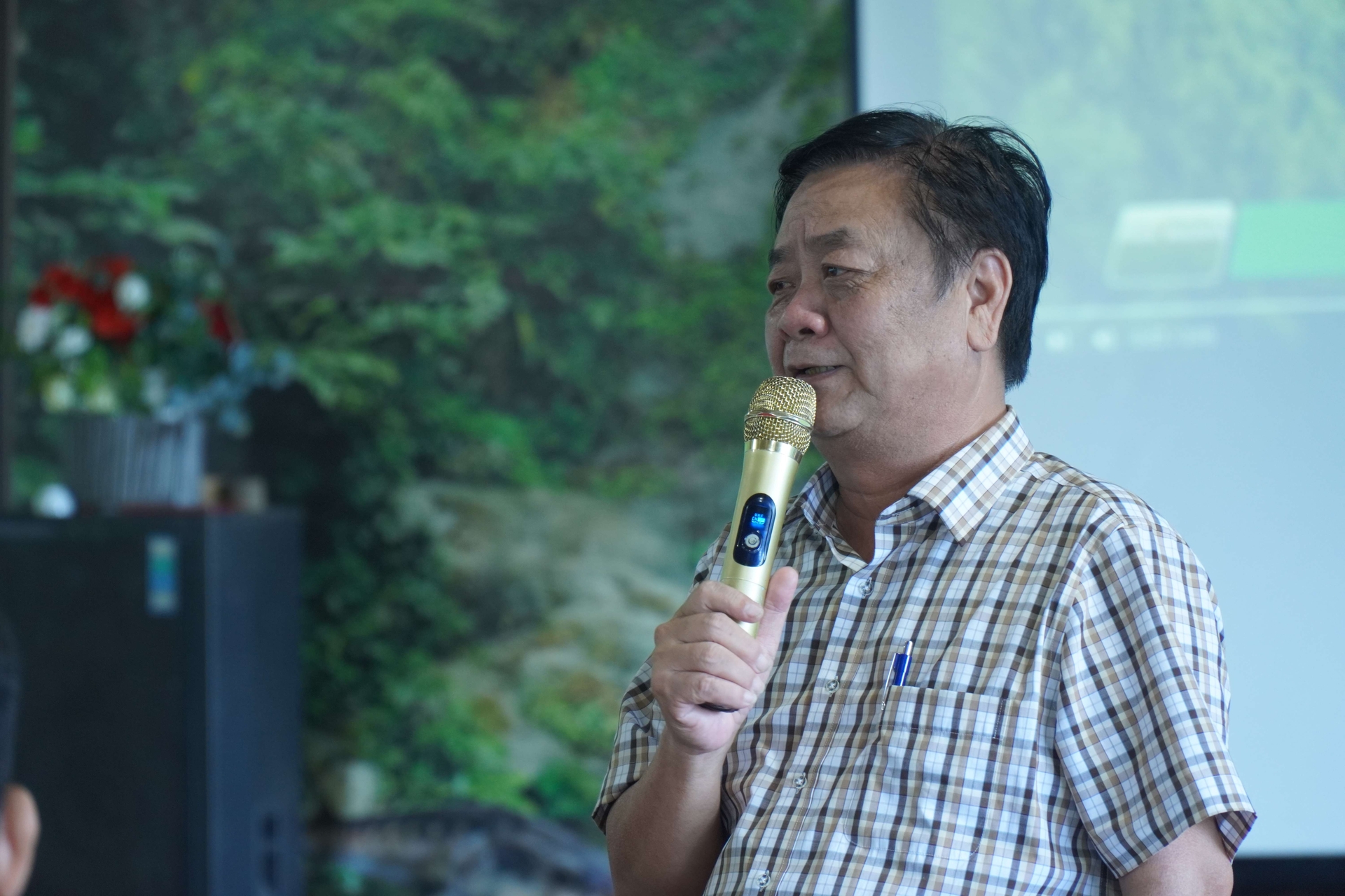 Trong câu chuyện của mình, Bộ trưởng Lê Minh Hoan nhấn mạnh: 'Làm nông nghiệp từ trái tim'. Ảnh: Ngọc Tú.