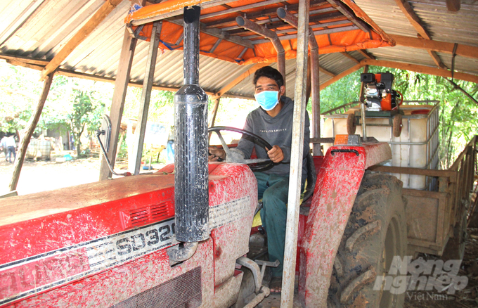 Anh Điểu Vức, một trong những người năng động, nhờ học hỏi già làng Điểu Vem, gia đình anh ngày càng khá giả. Ảnh: Phúc Lập.