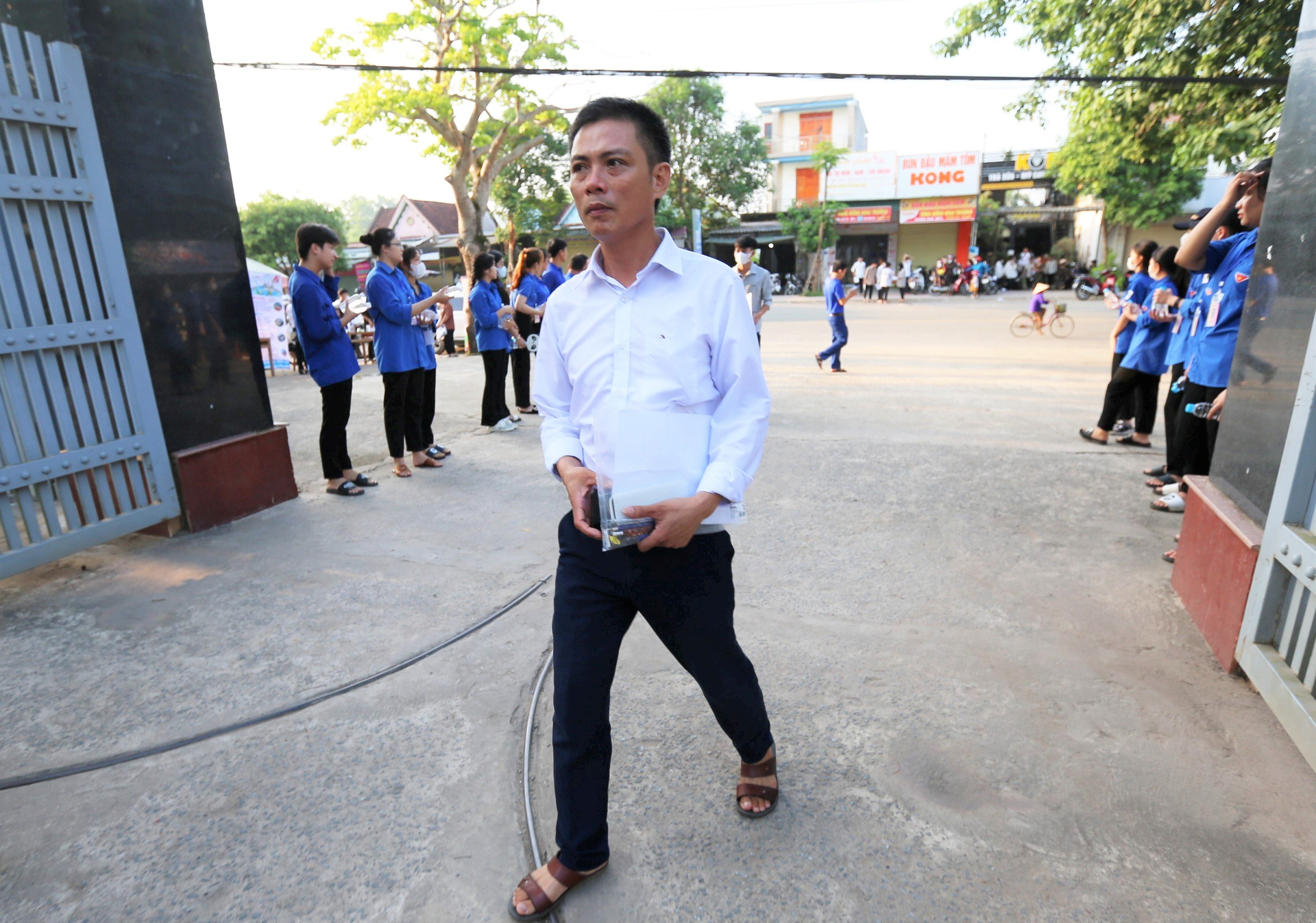 Ông dự định nộp hồ sơ vào ngành Công tác xã hội ở Đại học Vinh để thực hiện tiếp ước mơ tấm bằng đại học.