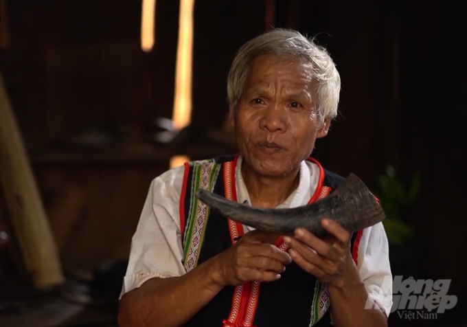 Nghệ nhân Điểu Kiêu: 'Nong kerr’pu nhiều dân tộc khác ở Tây Nguyên cũng có, nhưng cách chế tác và diễn tấu thì khác người S'tiêng'. Ảnh: Phúc Lập.