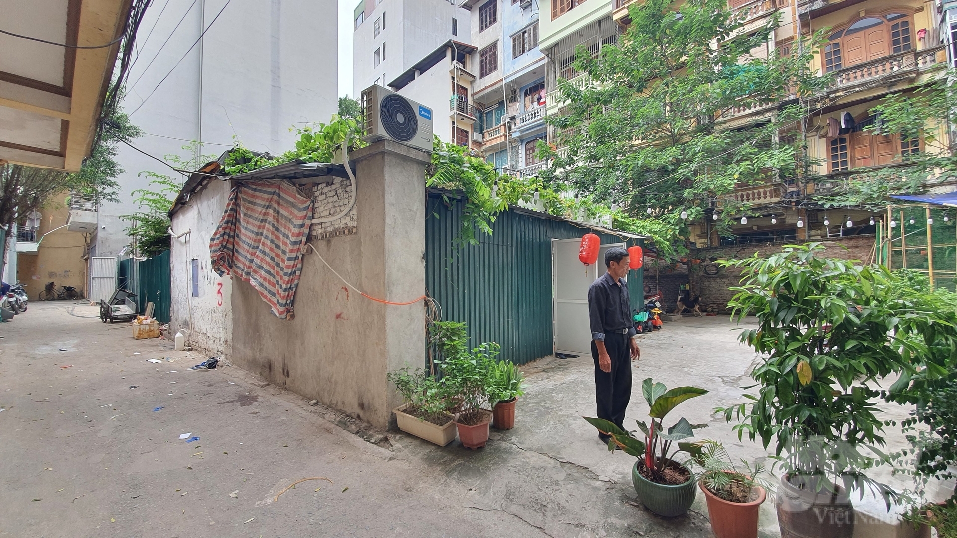 z4540185766852_df7cba4348800faca4a3547f8382f834-225539_101-225539.jpg Thửa đất của gia đình cụ Minh được đánh số thứ tự để tách thửa trái phép trong lúc các cơ quan chức năng đang xử lý vụ việc tranh chấp. Ảnh: Thái Bình.