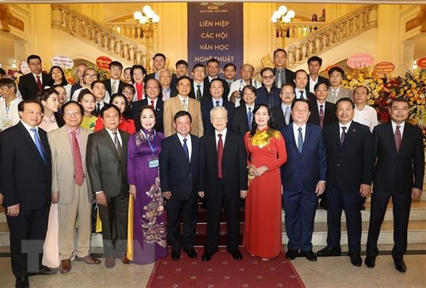 ttxvn_tong_bi_thu__vhnt3-142306_333.jpg Tổng Bí thư Nguyễn Phú Trọng và các đồng chí lãnh đạo Đảng, Nhà nước cùng đại biểu tham dự buổi lễ.