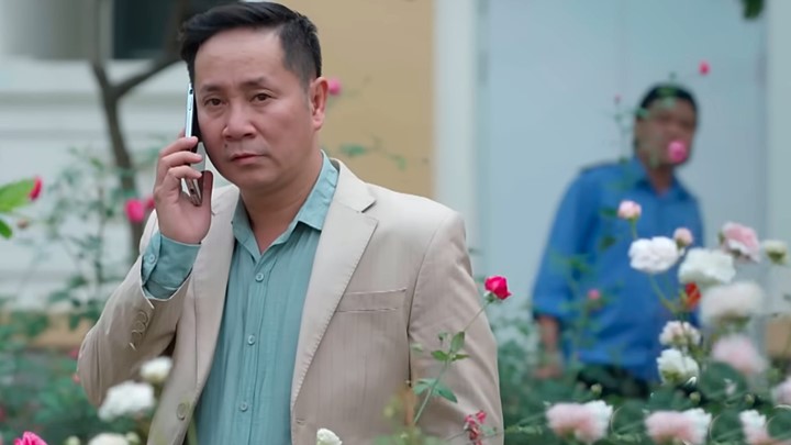 Công vô tình phát hiện người trong ban quản lý có hành động mờ ám. Ảnh chụp màn hình