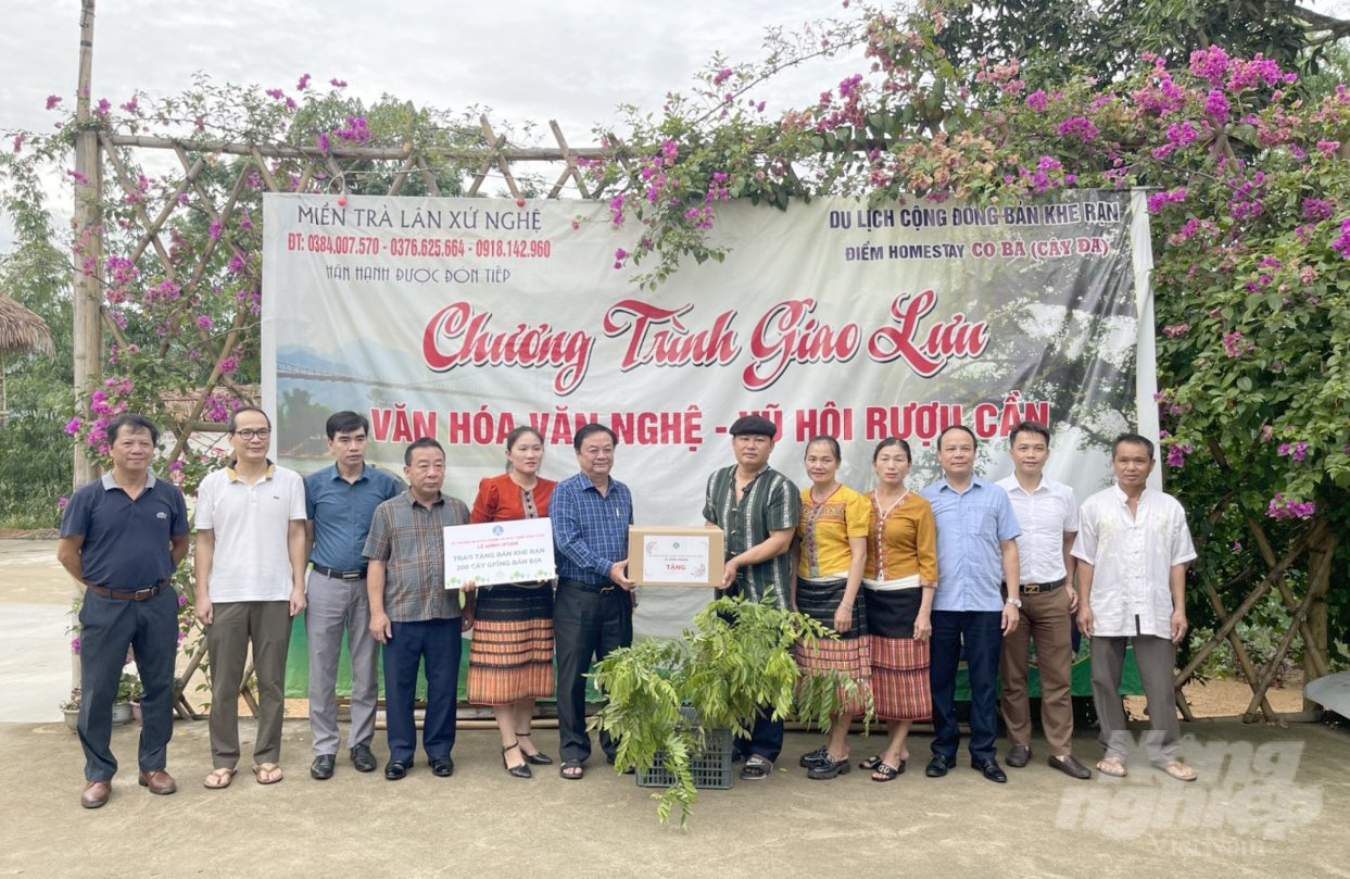 z4556546804614_261fc0da2c12a7b163e5874b69106f01-183744_6-183744.jpg Lan tỏa yêu thương là yếu tố quan trọng để thúc đẩy đồng bào vùng cao vươn lên. Ảnh: Quốc Toản.