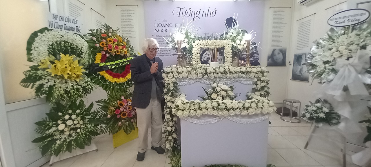 Nhà nghiên cứu Nguyễn Đắc Xuân, người bạn cùng thời thân thiết với nhà văn Hoàng Phủ Ngọc Tường có mặt tại lễ tưởng nhớ. Ảnh: CĐ.