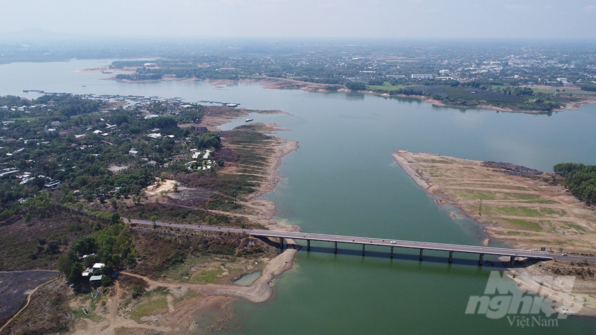 Along the basin of the Dong Nai river system, there are over 10,000 industrial production enterprises.