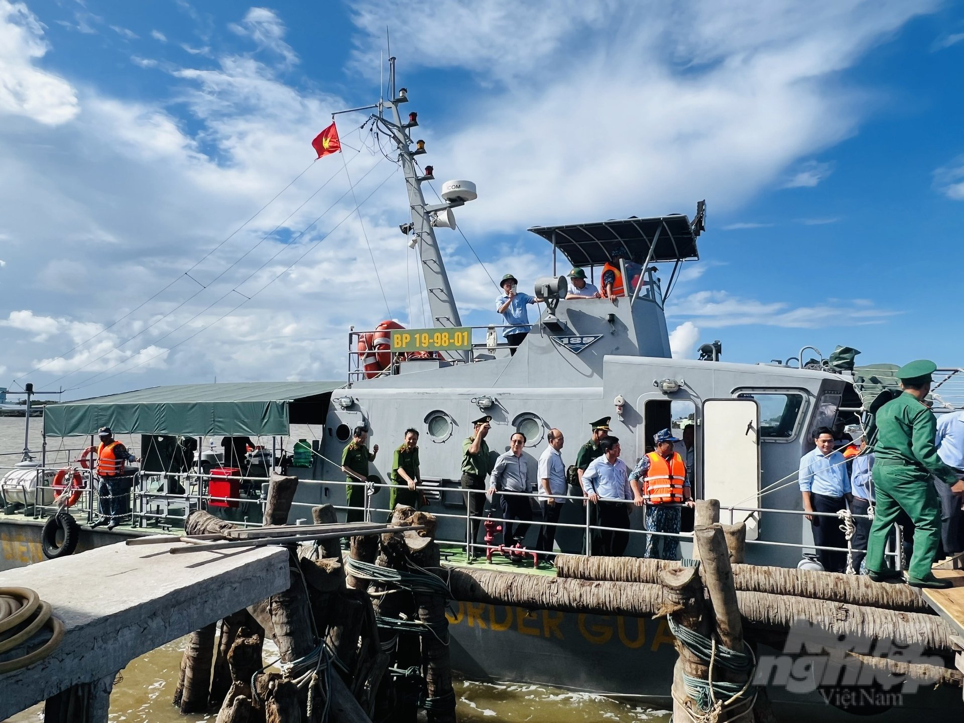 Ca Mau provincial authorities inspect against IUU fishing in Tran Van Thoi district. Photo: Trong Linh.
