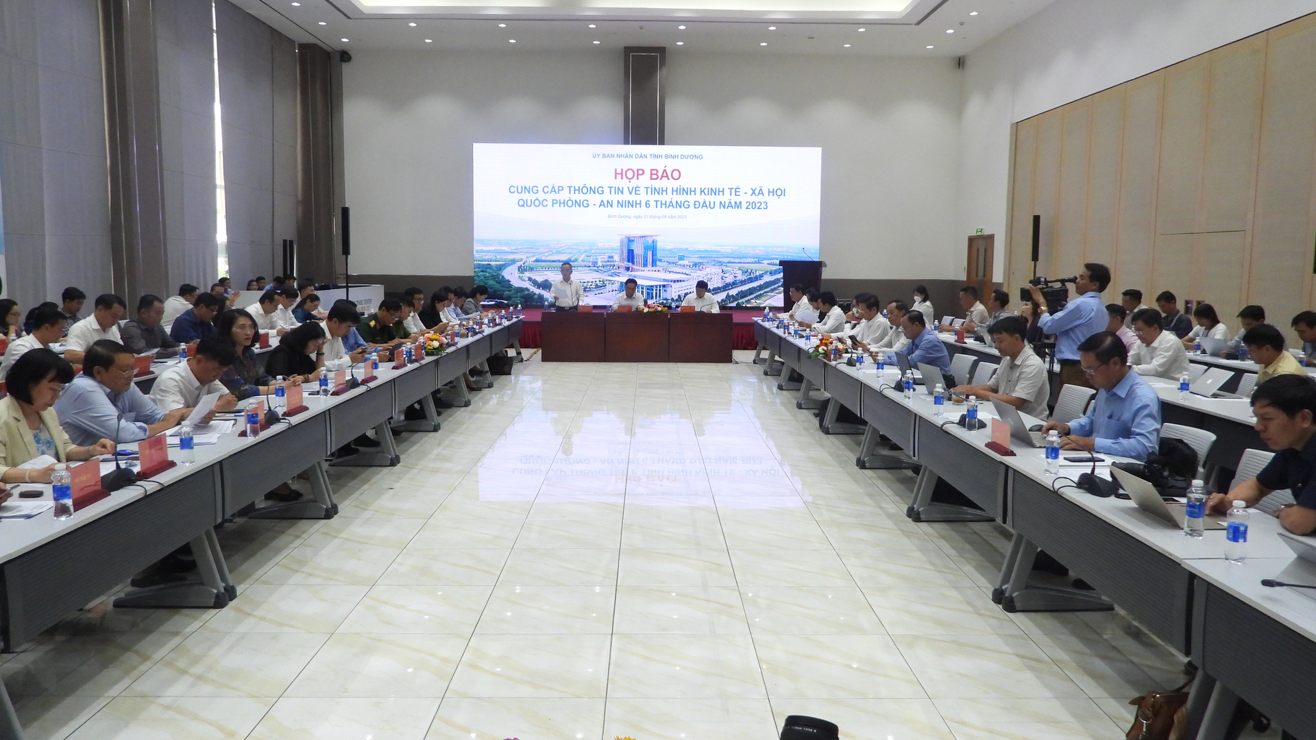 Quang cảnh buổi họp báo. Ảnh: Trần Trung.