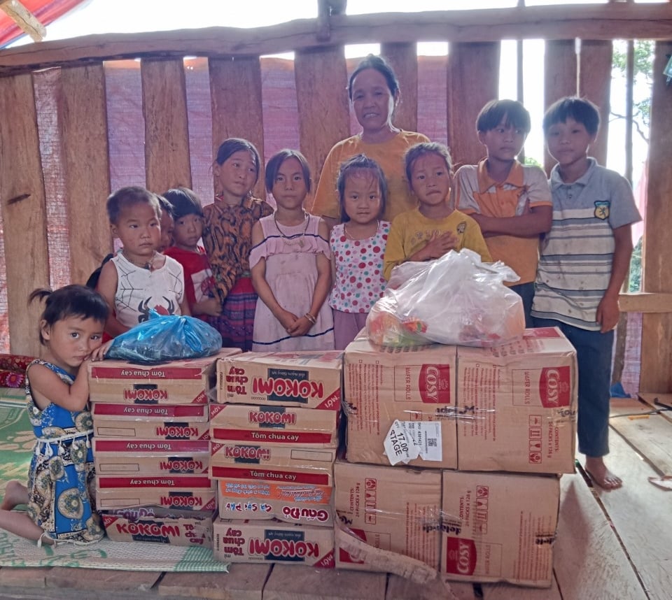Mì tôm là thứ thức ăn nhiều nhất trong ngày của các cháu học sinh của lớp học cô Chuyên